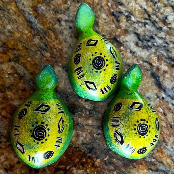 Soapstone Turtles Set of Three(3) Hand carved and painted whimsical pieces 3”x2” - Picture 5 of 6